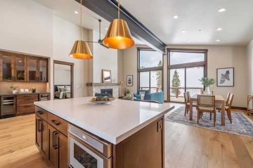 13701 Ski Slope Way, Truckee CA  96161-6605 exterior