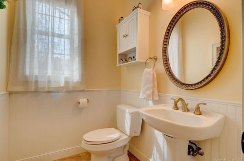 14 Farm Ridge Rd, Unionville CT  06013-2018 exterior