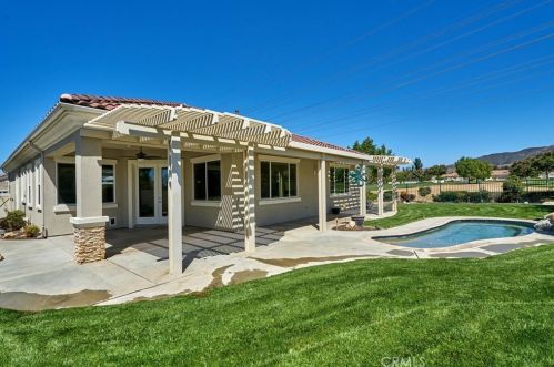 1594 Tanglewood Ct, Beaumont CA  92223-8540 exterior