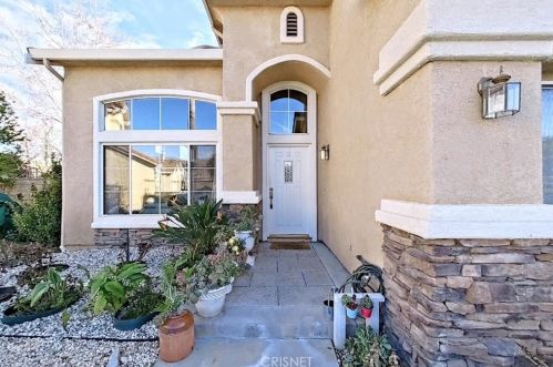 21638 Canyon Heights Cir, Santa Clarita, CA 91390-5212