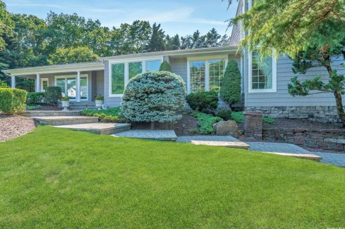 15 Frost Valley Rd, Mount Sinai NY  11766-1401 exterior