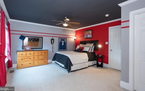 466 Black Swan Ln, Berwyn PA  19312-1908 exterior