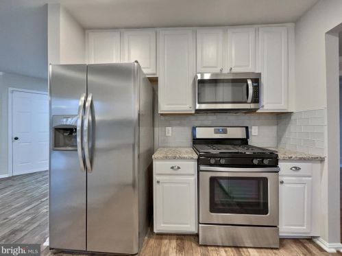 5765 Rhode Island Dr, Woodbridge VA  22193-3830 exterior