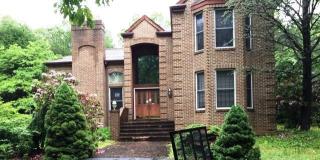 137 Ladderback Ln, Cresco, PA 18326-7243