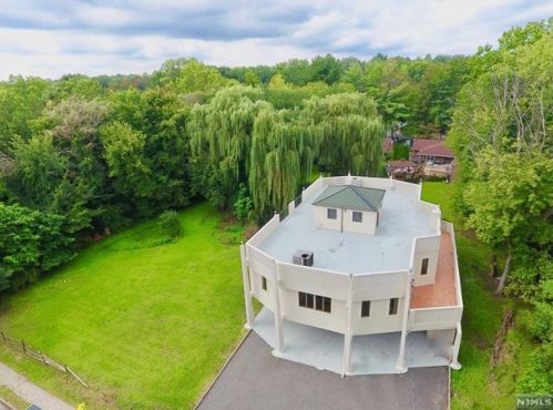 186 Harrington Ave, Closter, NJ 07624-1123
