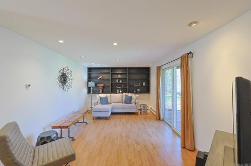 142 Loder Rd, Yorktown Hgts NY  10598-3911 exterior