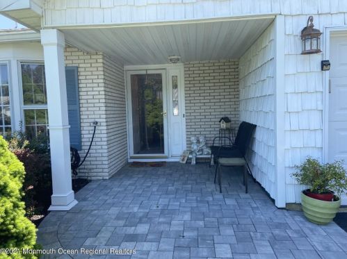44 Greenbriar Blvd, Bricktown, NJ 08724-2050