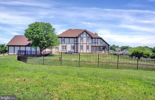 11 Thrush Dr, Carlisle PA  17015-7653 exterior