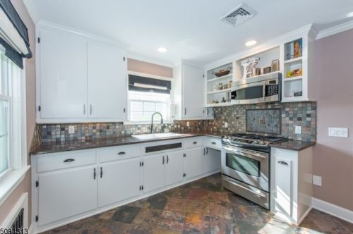 17 Kennedy Rd, Greystone Park NJ  07950-2311 exterior