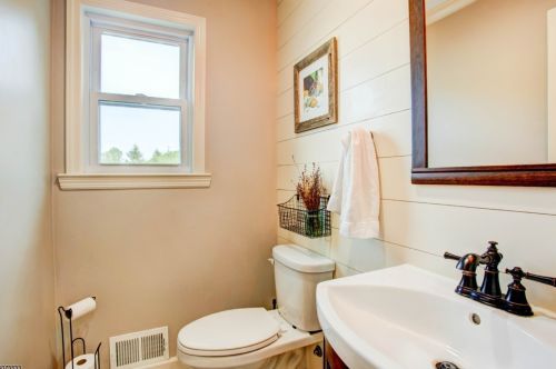 426 Buckhorn Dr, Belvidere NJ  07823-2707 exterior