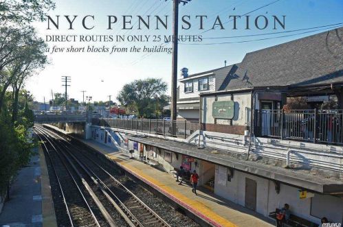 180 Middle Neck Rd, Great Neck NY  11021-4643 exterior