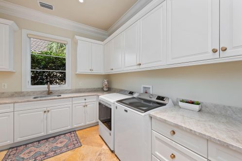 3855 Isla Del Sol Way, Naples FL  34114-9484 exterior