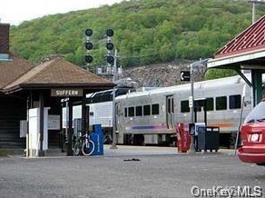 2 Riverside Dr, Airmont NY  10901-5703 exterior