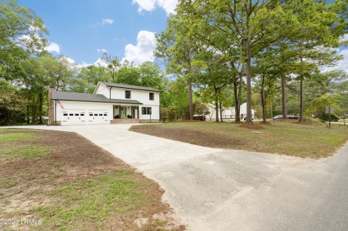 37 Royal Pines Blvd, Beaufort SC  29907-1921 exterior