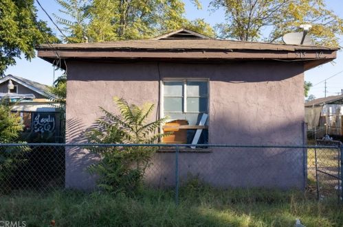 515 Crawford St, Bakersfield CA  93305-2610 exterior