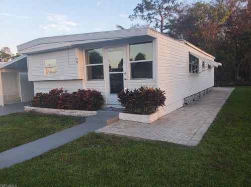 99 Enchanting Blvd, Naples, FL 34112-6252