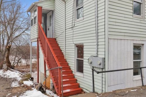 160 Sylvan Ave, Waterbury, CT 06706-1641