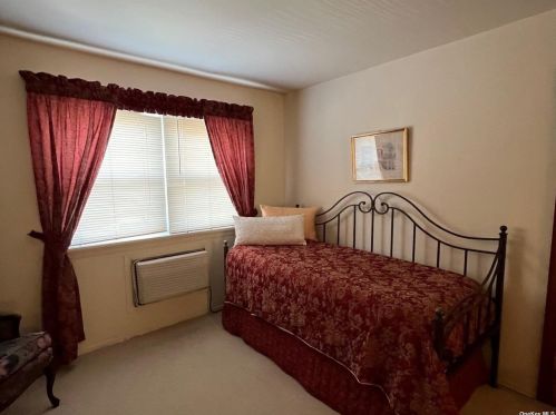 132 Church St, San Remo, NY 11754-1756
