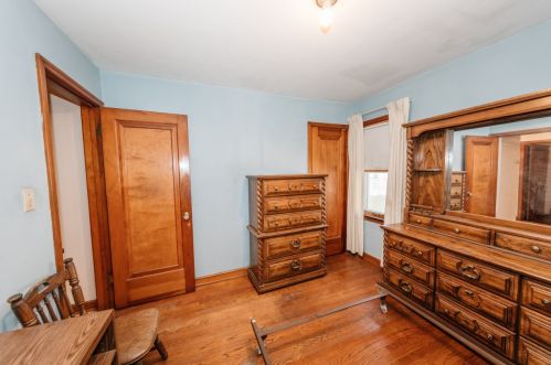 3835 52, Milwaukee WI 53220-3208 exterior