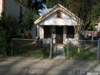 3208 40th St, Sacramento, CA 95817-3453