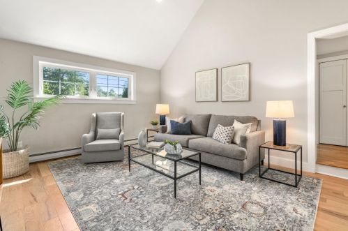 24 Old Rochester Rd, Dover NH  03820-2100 exterior