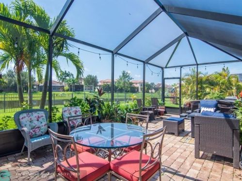 1745 Berkshire Cir, Vero Beach FL 32968-6715 exterior