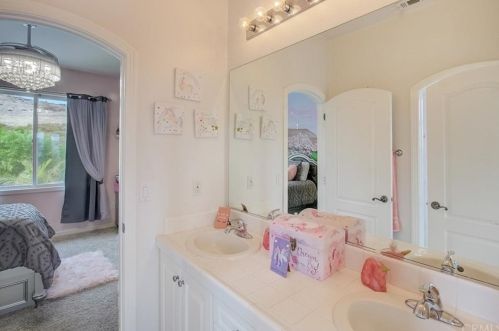 5391 Evening Sky Dr, Simi Valley CA  93063-5744 exterior
