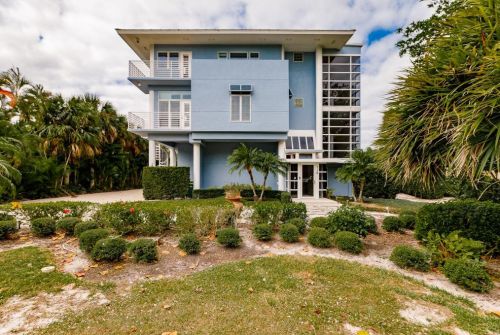 716 Waterside Dr, Marco Island, FL 34145-1844