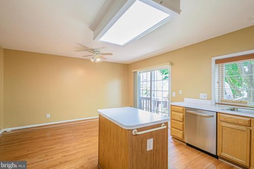 312 Hedgestone Ter, Leesburg VA  20176-4842 exterior