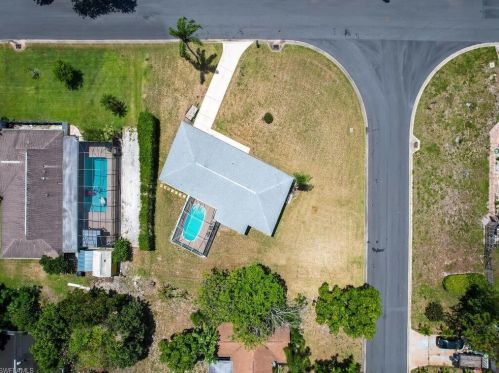 102 Stafford Pl, Lehigh Acres FL 33936-5954 exterior