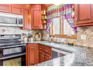18 Devonshire Ln, Madison CT  06443-1681 exterior