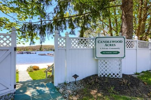 6 Mist Hill Dr, Brookfield Center, CT 06804-1622