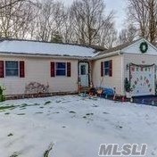 160 Cumberland St, Manor Park, NY 11950-4703