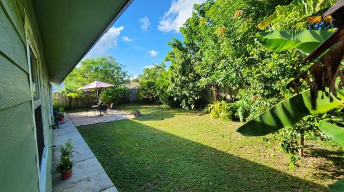 5005 El Claro Cir, West Palm Beach FL  33415-2711 exterior
