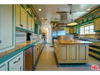2057 Castilian Dr, Los Angeles CA  90068-2608 exterior