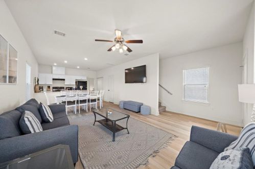 3610 Sealy St, Galveston TX 77550-4029 exterior