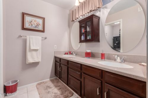 5444 Riviera Dr, Glendale AZ  85304-2422 exterior