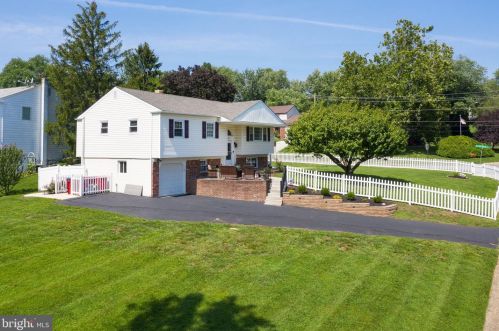 421 Long Meadow Rd, Norristown, PA 19403-1208