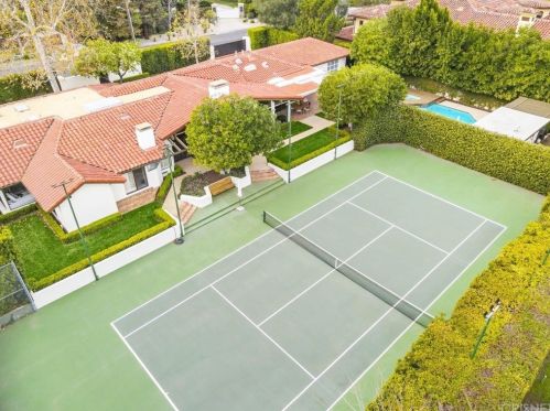 5242 Amestoy Ave, Van Nuys CA 91406-2112 exterior