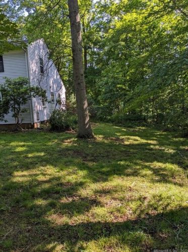 37 Bailey Dr, North Branford, CT 06471-1443