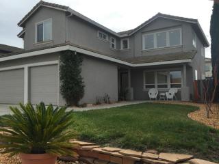1691 Monte Vista Dr, Hollister, CA 95023-5923