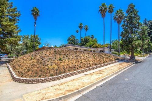 237 Eucalyptus Dr, Redlands CA  92373-7122 exterior