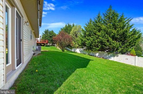 340 Wimbleton Way, Red Lion PA  17356-8292 exterior