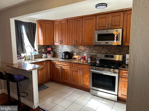 6703 Horrocks St, Philadelphia, PA 19149-2211