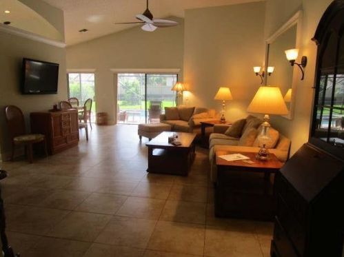 190 Temple Ave, Boynton Beach FL  33436-1840 exterior