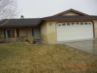 460 Pepper Dr, Tehachapi CA  93561-1836 exterior