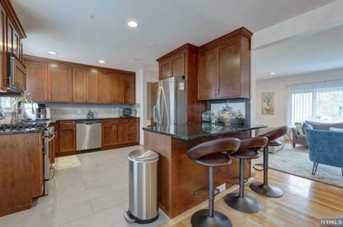 3 Grover Ter, Ridgewood NJ  07452-3516 exterior