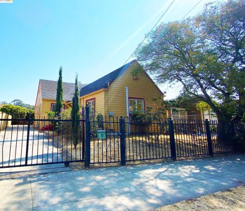 8406 Dowling St, Oakland, CA 94605-3443