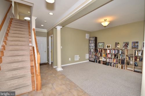 7006 Little Thames Dr, Gainesville, VA 20155-4009