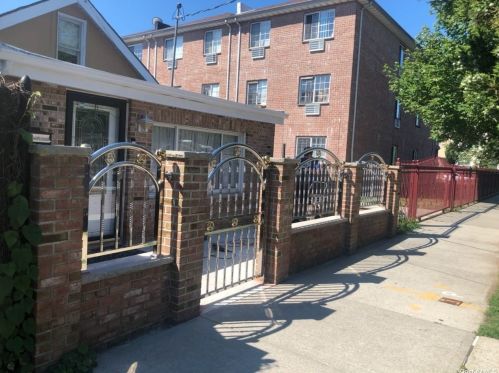 2738 Miles Ave, Bronx, NY 10465-3008